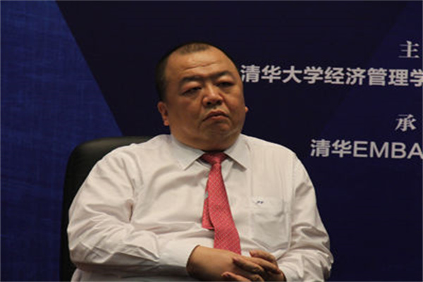 现货黄金上涨近1%，至每盎司327151美元